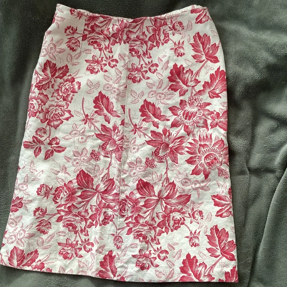 J. Crew Floral Pencil Skirt Size 4 Linen Cotton Blend White with Red Flowers